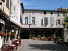 Cite medievale de Mirepoix. D'autres temoins de l'histoire, cathare notamment, de la partie Est de l'Ariege a Lordat, Foix ... .