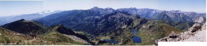 Etang de Rabassoles. Nombreuses randonnees dans les montagnes autour du gite d'Appy, en Haute Ariege