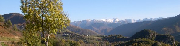 Depuis Appy, panorama vers les crtes enneiges de la montagne pyrnenne